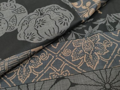 平和屋着物●本場染大島紬　横段草花文　さが美扱い　正絹　逸品　DABI9307ud