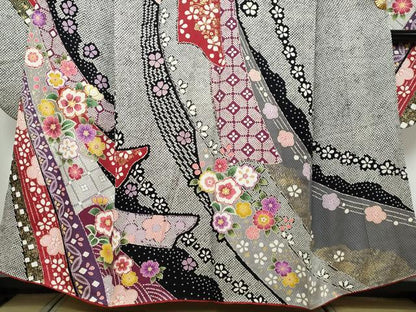 平和屋着物●豪華振袖　駒刺繍　熨斗草花文　金彩　正絹　逸品　DABI9442ud