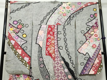 平和屋着物●豪華振袖　駒刺繍　熨斗草花文　金彩　正絹　逸品　DABI9442ud