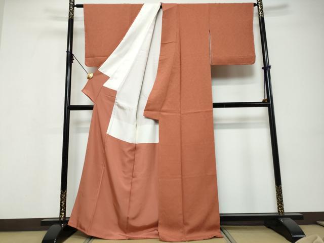 平和屋着物●上質な色無地　霞地紋　真赭色　正絹　逸品　未使用　DABI9594ud