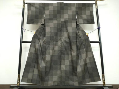 平和屋着物▼本場大島紬　9マルキ　市松文様　正絹　逸品　DABI9613ud