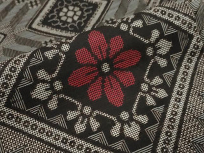 平和屋着物●本場大島紬　龍郷絣　花菱文　正絹　逸品　DABI9788ud