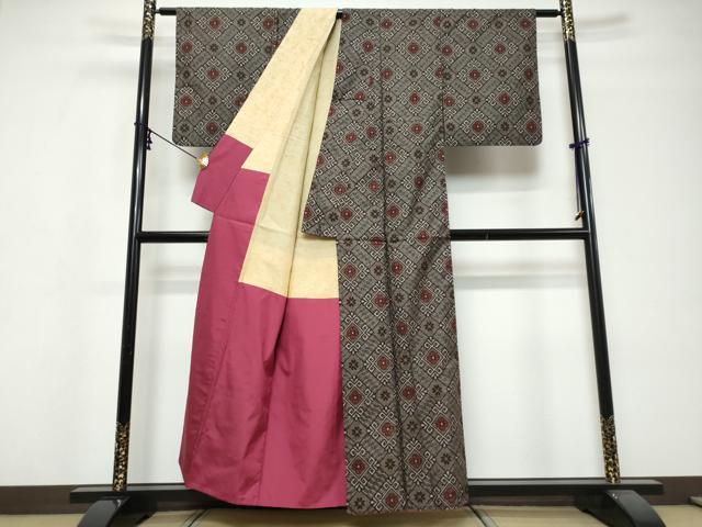 平和屋着物●本場大島紬　龍郷絣　花菱文　正絹　逸品　DABI9789ud