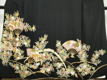 平和屋着物●豪華黒留袖　駒刺繍　扇面草花文　金彩　正絹　逸品　DABI9843ud