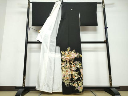 平和屋着物●豪華黒留袖　駒刺繍　扇面草花文　金彩　正絹　逸品　DABI9843ud