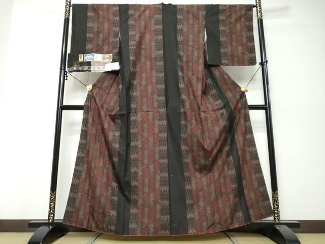 平和屋着物●本場大島紬　9マルキ　古代染色純泥染　草花間道　南絹織物謹製　証紙付き　正絹　逸品　DABI9994ud