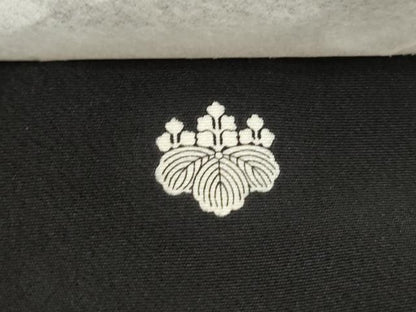 平和屋着物■豪華黒留袖　駒刺繍　飛鶴枝松花文　金彩　正絹　逸品　DABJ0184qa