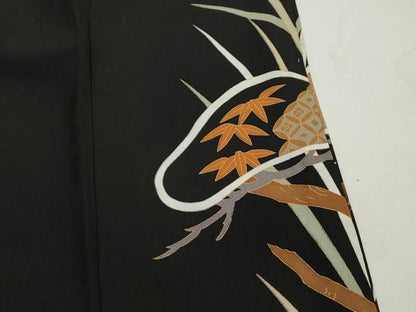 平和屋着物■豪華黒留袖　駒刺繍　飛鶴枝松花文　金彩　正絹　逸品　DABJ0184qa