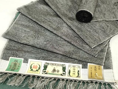 平和屋着物▼結城紬　真綿紬　反物　着尺　籬亀甲草花文　井上商事謹製　証紙付き　逸品　未使用　DABJ0580zy