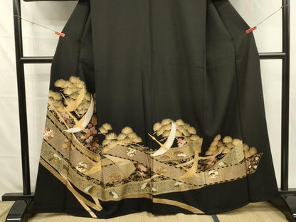 平和屋着物■豪華黒留袖　駒刺繍　飛鶴花松紋　金彩　正絹　逸品　DABJ2556ya