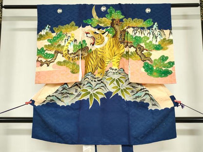 平和屋着物[]お宮参り　男の子　祝着　産着　初着　のしめ　刺繍　手描き　虎　寅　風景笹松文　金彩　逸品　DABJ3131ea