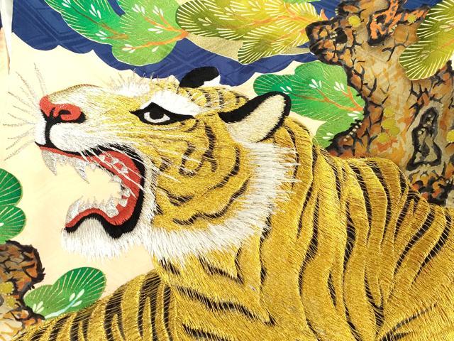 平和屋着物[]お宮参り　男の子　祝着　産着　初着　のしめ　刺繍　手描き　虎　寅　風景笹松文　金彩　逸品　DABJ3131ea