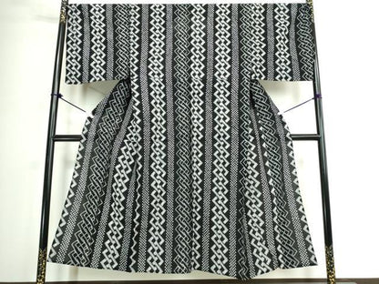 平和屋着物∴夏物　男性　浴衣　有松鳴海絞り　菱繋ぎ　黒地　キングサイズ　綿　逸品　DABJ4275cd