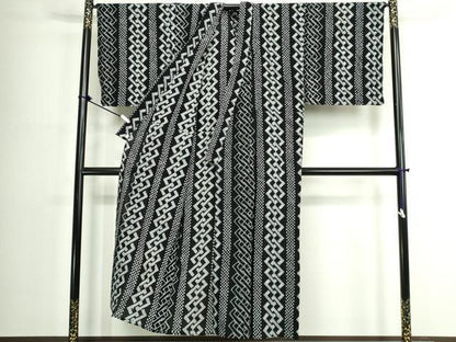 平和屋着物∴夏物　男性　浴衣　有松鳴海絞り　菱繋ぎ　黒地　キングサイズ　綿　逸品　DABJ4275cd