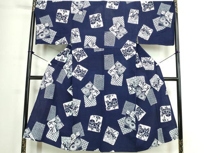 平和屋着物∴夏物　男性　浴衣　注染　手縫い　色紙重ね吉祥花文　トンボ　綿　逸品　DABJ4284cd