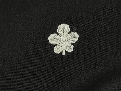 平和屋着物■豪華黒留袖　駒刺繍　宝尽くし飛鶴花文　金彩　正絹　逸品　DABJ5193qa