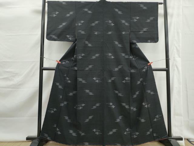 平和屋着物■上質な紬　燕絣　黒地　正絹　逸品　未使用　DABJ5481qa