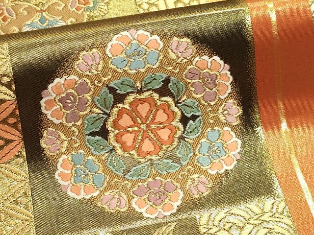 平和屋本店▼六通柄袋帯　唐織　献上変り市松華紋　本金箔　正絹　逸品　DABJ6202sf