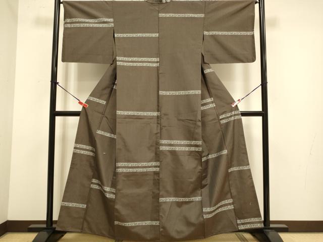 平和屋着物▽上質な紬 　単衣　 横段花文　やまと誂製　正絹　逸品　未使用　DABJ6532du