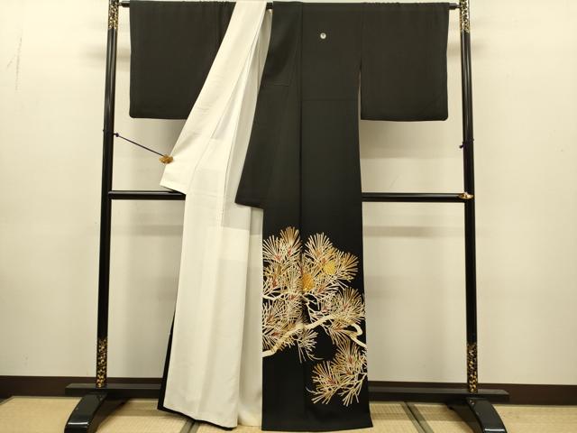 平和屋着物●豪華黒留袖　駒刺繍　松ぼっくり　金彩　正絹　逸品　DABJ6930du