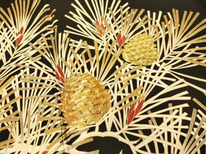 平和屋着物●豪華黒留袖　駒刺繍　松ぼっくり　金彩　正絹　逸品　DABJ6930du