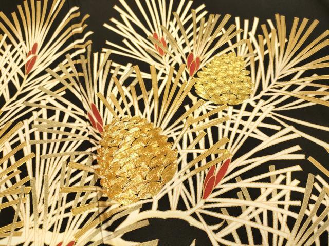 平和屋着物●豪華黒留袖　駒刺繍　松ぼっくり　金彩　正絹　逸品　DABJ6930du