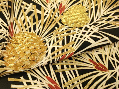 平和屋着物●豪華黒留袖　駒刺繍　松ぼっくり　金彩　正絹　逸品　DABJ6930du