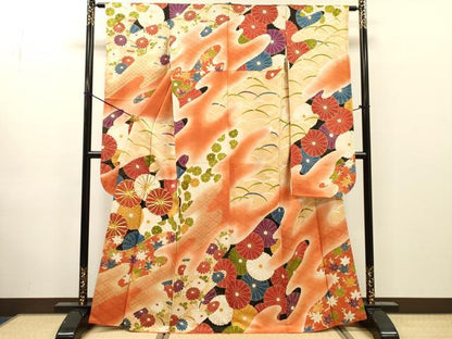 平和屋着物▼豪華振袖　駒刺繍　菊芝花文　暈し染　金彩　金通し地　正絹　逸品　DABJ7067fe
