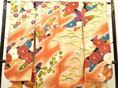 平和屋着物▼豪華振袖　駒刺繍　菊芝花文　暈し染　金彩　金通し地　正絹　逸品　DABJ7067fe