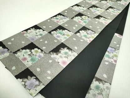 平和屋着物▼六通柄袋帯　市松舞桜　銀糸　正絹　逸品　DABJ8793ps
