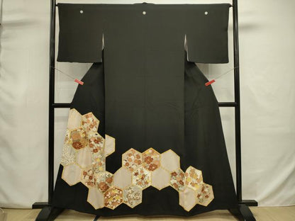平和屋着物■豪華黒留袖　駒刺繍　亀甲花文　枝梅　金彩　正絹　逸品　DABJ9024ya