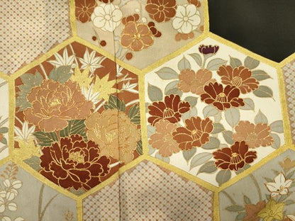 平和屋着物■豪華黒留袖　駒刺繍　亀甲花文　枝梅　金彩　正絹　逸品　DABJ9024ya