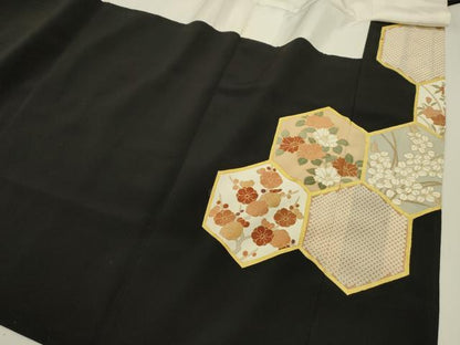 平和屋着物■豪華黒留袖　駒刺繍　亀甲花文　枝梅　金彩　正絹　逸品　DABJ9024ya