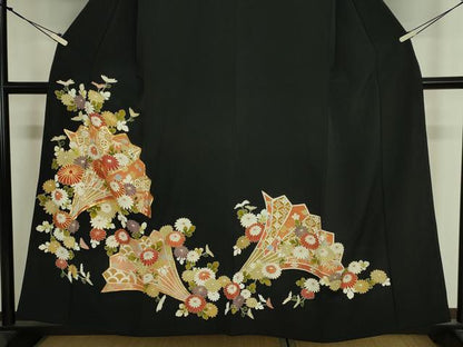 平和屋着物■豪華黒留袖　駒刺繍　檜扇吉祥花文　菊　金彩　正絹　逸品　DABJ9067ya