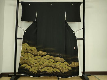 平和屋着物■豪華黒留袖　雲取り松葉文　箔散らし　金彩　正絹　逸品　未使用　DABJ9087ya