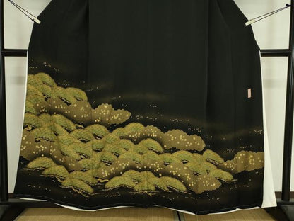 平和屋着物■豪華黒留袖　雲取り松葉文　箔散らし　金彩　正絹　逸品　未使用　DABJ9087ya