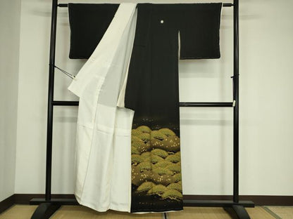 平和屋着物■豪華黒留袖　雲取り松葉文　箔散らし　金彩　正絹　逸品　未使用　DABJ9087ya