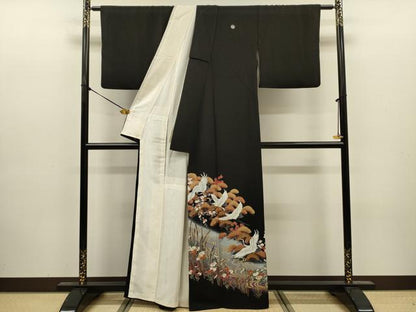 平和屋着物■豪華黒留袖　刺繍　飛鶴花松文　鴛鴦　暈し染め　金彩　正絹　逸品　DABJ9136ya