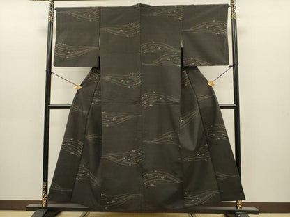 平和屋着物■上質な紬　流水文　跳び兎　黒地　正絹　逸品　DABJ9173ya