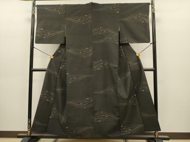 平和屋着物■上質な紬　流水文　跳び兎　黒地　正絹　逸品　DABJ9173ya