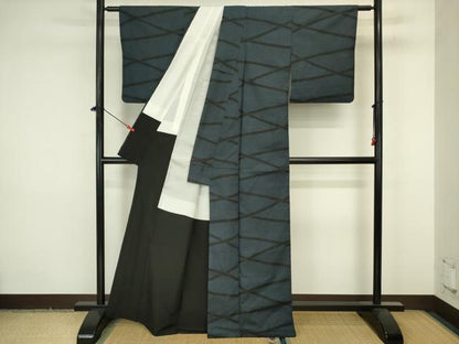 平和屋着物■本場大島紬　7マルキ　幾何学文　正絹　逸品　DABJ9228ya