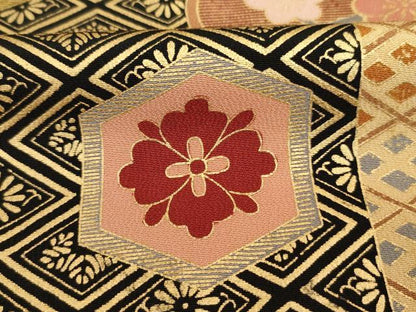 平和屋着物■豪華黒留袖　駒刺繍　吉祥花丸文　松竹梅　金彩　正絹　逸品　DABJ9248ya