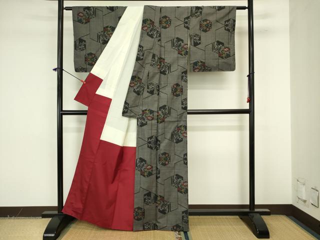 平和屋着物■本場大島紬　7マルキ　亀甲花文　正絹　逸品　DABJ9282ya