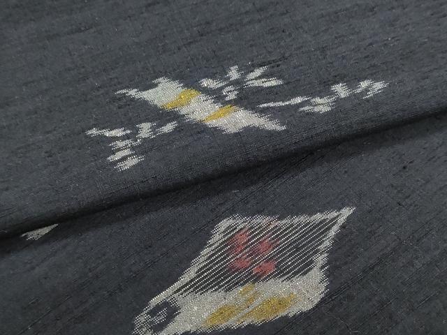 平和屋着物▼結城紬　反物　着尺　絵巻花文　黒地　証紙付き　逸品　未使用　DABJ9560we