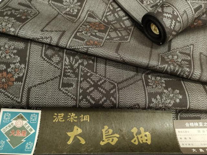平和屋着物▼大島紬　反物　着尺　近代染色　民芸調　泥染調色紙花文　彫刻工芸士 田谷野忠一作　証紙付き　逸品　未使用　DABJ9565we