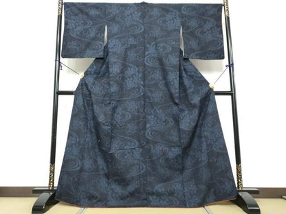 平和屋着物●本場結城紬　重要無形文化財　100亀甲　花唐草文　正絹　逸品　DABK0016ud