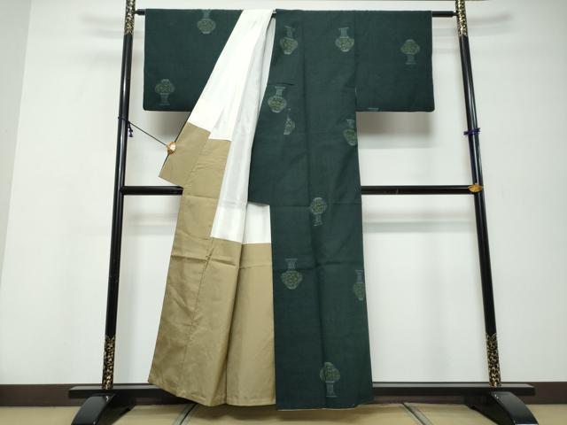 平和屋着物●本場結城紬　重要無形文化財　100亀甲　陶器文　証紙付き　正絹　逸品　DABK0207ud
