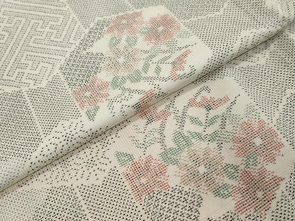 平和屋着物●本場大島紬　白大島　7マルキ　亀甲花文　正絹　逸品　DABK0396ud
