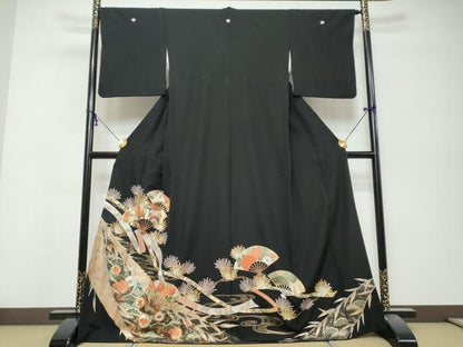 平和屋着物●豪華黒留袖　駒刺繍　扇面飛鶴御所車草花文　金彩　正絹　逸品　DABK0405ud