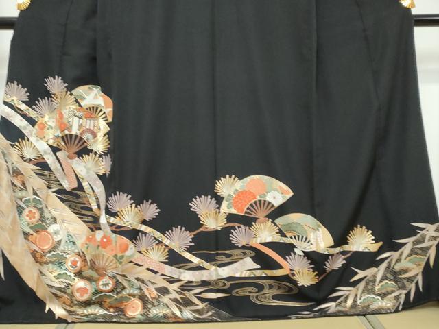 平和屋着物●豪華黒留袖　駒刺繍　扇面飛鶴御所車草花文　金彩　正絹　逸品　DABK0405ud